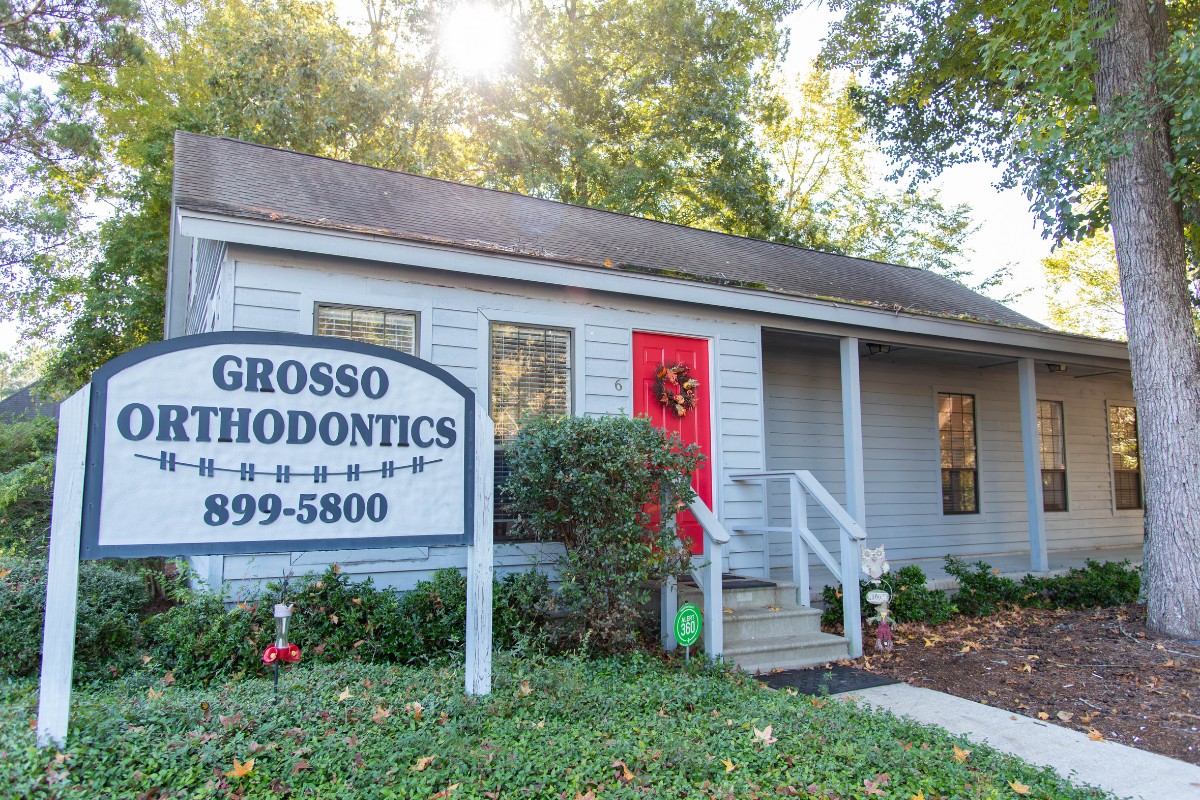 Grosso-orthodontics-moncks-corner-office-exterior-sign Grosso orthodontics exterior sign at the moncks corner, sc orthodontic office.